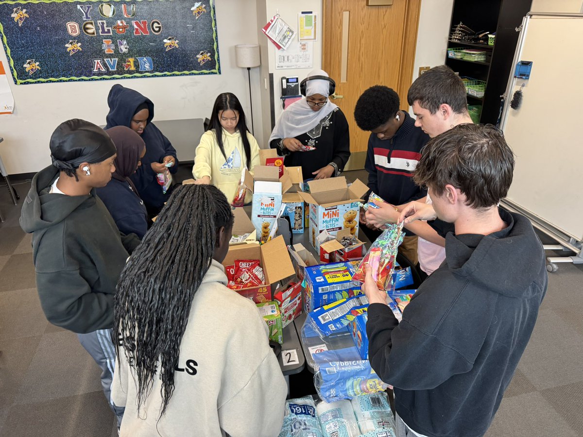 CoachStrack's tweet image. AVID 11 completed their community service project for the Ronald McDonald House! Over 60 snack packs created, additional $200 spent on wish list items and partnered with Lakewood Elementary collecting pop tabs!