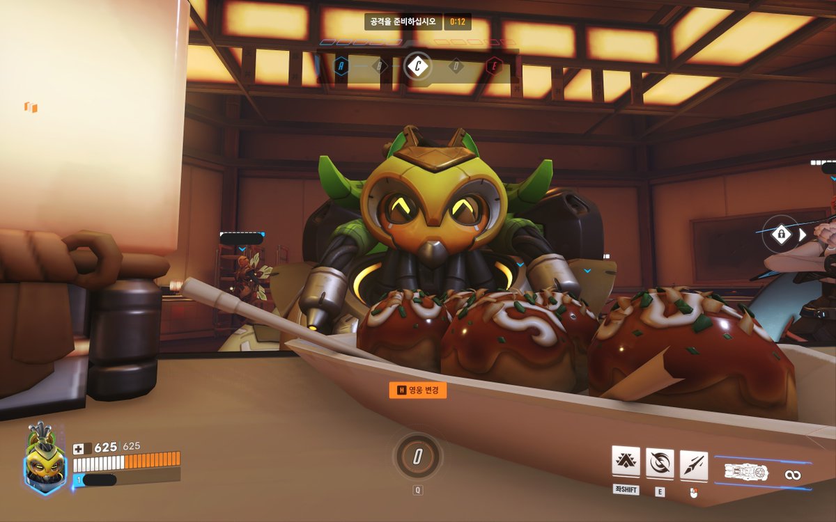 타코야끼 먹는 오리사