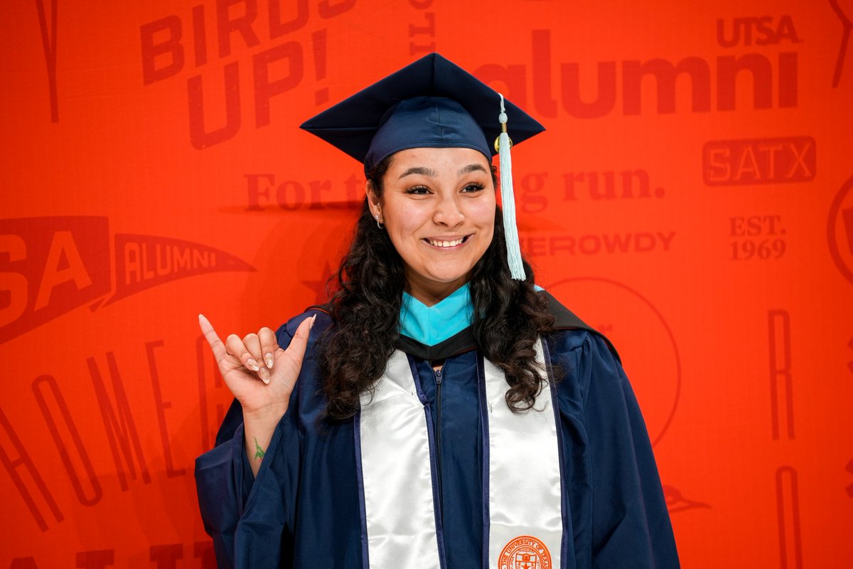 UTSA's tweet image. Our alumni network grew by nearly 5,000 graduates this past Sunday 🤯 Join the UTSA Alumni Association to keep in touch and take advantage of all the benefits of being a lifelong Roadrunner. 🤙

More info: utsa.edu/alumni/

#UTSA #UTSAGrad25 #ForTheLongRun @UTSAAlumni