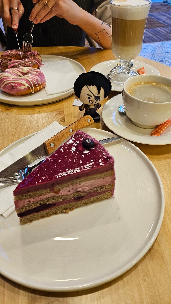 Rinnebee's tweet photo. Love hanging out and be fatasses together w su https://t.co/dmzkq5xdpz