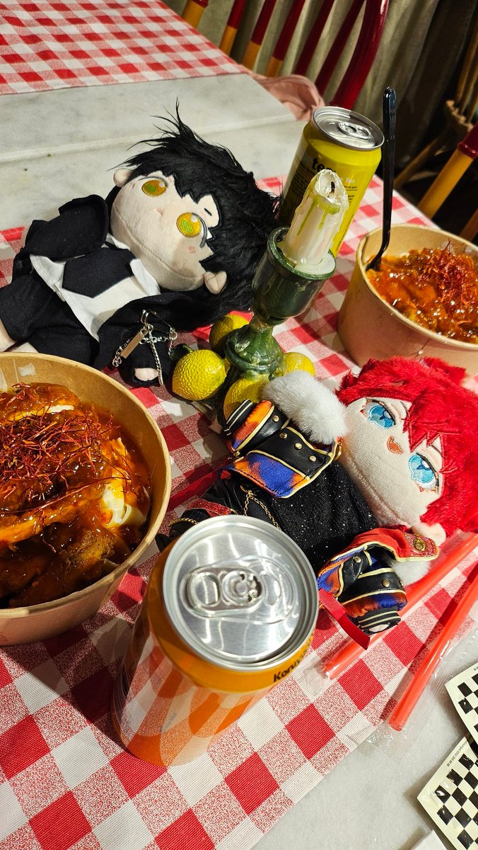 Rinnebee's tweet photo. Love hanging out and be fatasses together w su https://t.co/dmzkq5xdpz