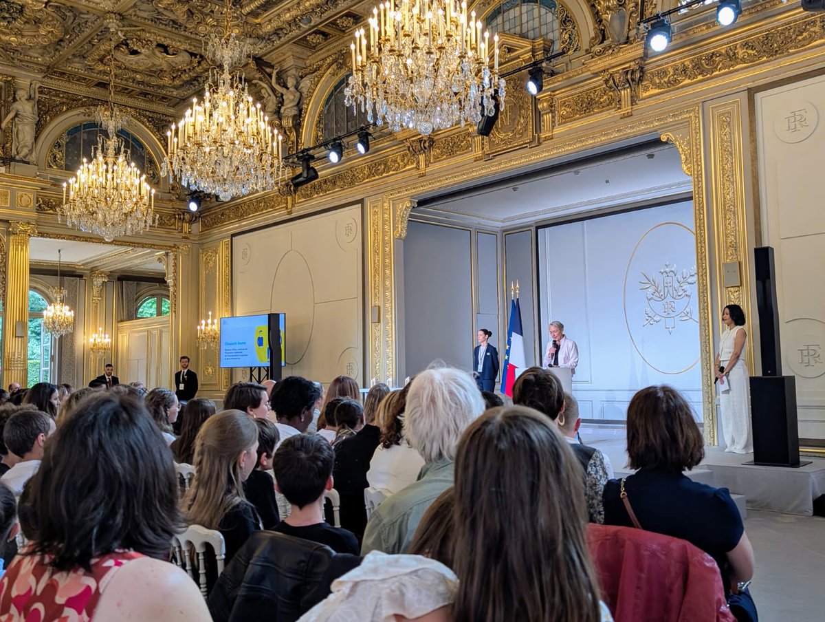 Béjean Sophie (@sophiebejean) on Twitter photo À l’#Élysée, lors de la cérémonie présidée par <a href="/EmmanuelMacron/">Emmanuel Macron</a> et Mme Brigitte Macron, avec <a href="/Elisabeth_Borne/">Élisabeth BORNE</a>, fière nos élèves de l’école Jean Jaurès de Douai, lauréats du Prix #NonAuHarcèlement 2025.
Bravo pour l’engagement exemplaire des équipes contre le harcèlement !
#PHARE À l’#Élysée, lors de la cérémonie présidée par <a href="/EmmanuelMacron/">Emmanuel Macron</a> et Mme Brigitte Macron, avec <a href="/Elisabeth_Borne/">Élisabeth BORNE</a>, fière nos élèves de l’école Jean Jaurès de Douai, lauréats du Prix #NonAuHarcèlement 2025.
Bravo pour l’engagement exemplaire des équipes contre le harcèlement !
#PHARE