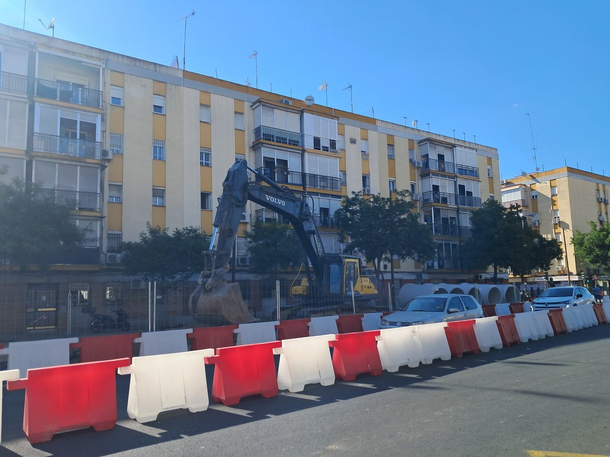 alienigena1002003 (@alienigena10021) on Twitter photo <a href="/Sevquieremetro/">SevillaQuiereMetro</a> <a href="/Jujonomi87/">Jujo🌿</a> <a href="/drac_azure/">Álvaro Mayo</a> <a href="/alamedera/">ana sánchez ameneiro</a> Inicio de desvio de servicios al inicio de D.Fedriani esquina calle Agata. Creo que es el desvio de un cojector #obrasmetro <a href="/Sevquieremetro/">SevillaQuiereMetro</a> <a href="/Jujonomi87/">Jujo🌿</a> <a href="/drac_azure/">Álvaro Mayo</a> <a href="/alamedera/">ana sánchez ameneiro</a> Inicio de desvio de servicios al inicio de D.Fedriani esquina calle Agata. Creo que es el desvio de un cojector #obrasmetro
