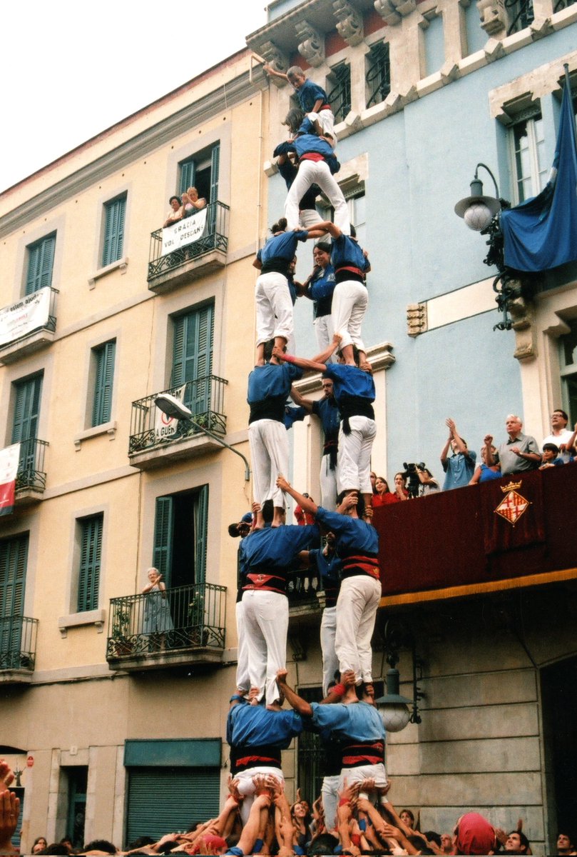 cvg_cat's tweet image. ☝️Amb el de diumenge ja portem 200 4d8 descarregats!

El primer carro gros carregat el vam fer al @concurscastells del 2002 i el primer descarregat a la Festa Major del 2003.

Avui ens retrobem a l'assaig a partir de les 19h!

#castells #AixòFaGràcia