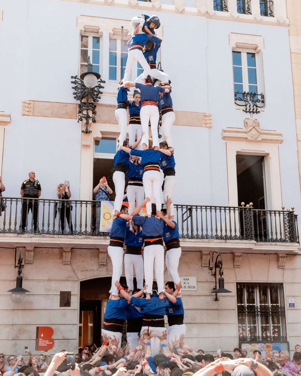 cvg_cat's tweet image. ☝️Amb el de diumenge ja portem 200 4d8 descarregats!

El primer carro gros carregat el vam fer al @concurscastells del 2002 i el primer descarregat a la Festa Major del 2003.

Avui ens retrobem a l'assaig a partir de les 19h!

#castells #AixòFaGràcia