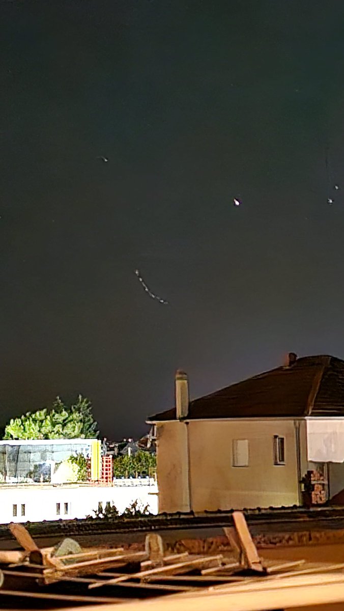 nemirna's tweet photo. @bmarasovic jučer bilo opet, još veći show, ali sad je i muž vidio pa se šokirao. Tak da sam poslala sad neke mailove na službe, javim haha.. Btw. ovo je i fotka od prošli put https://t.co/cgvRSGfDVX