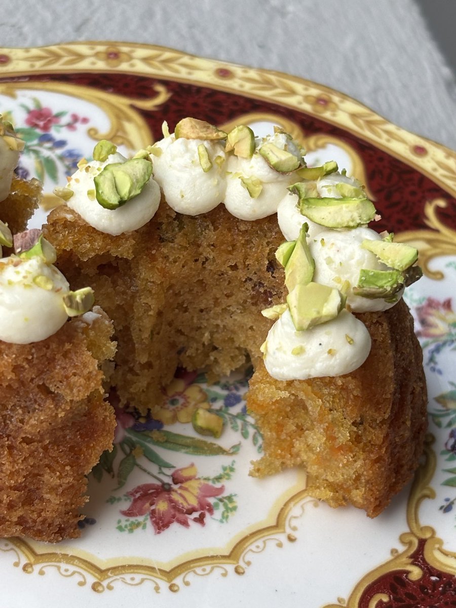 bakingenjoyer's tweet image. carrot and pistachio bundt cakes with brown butter cream cheese frosting :) !!