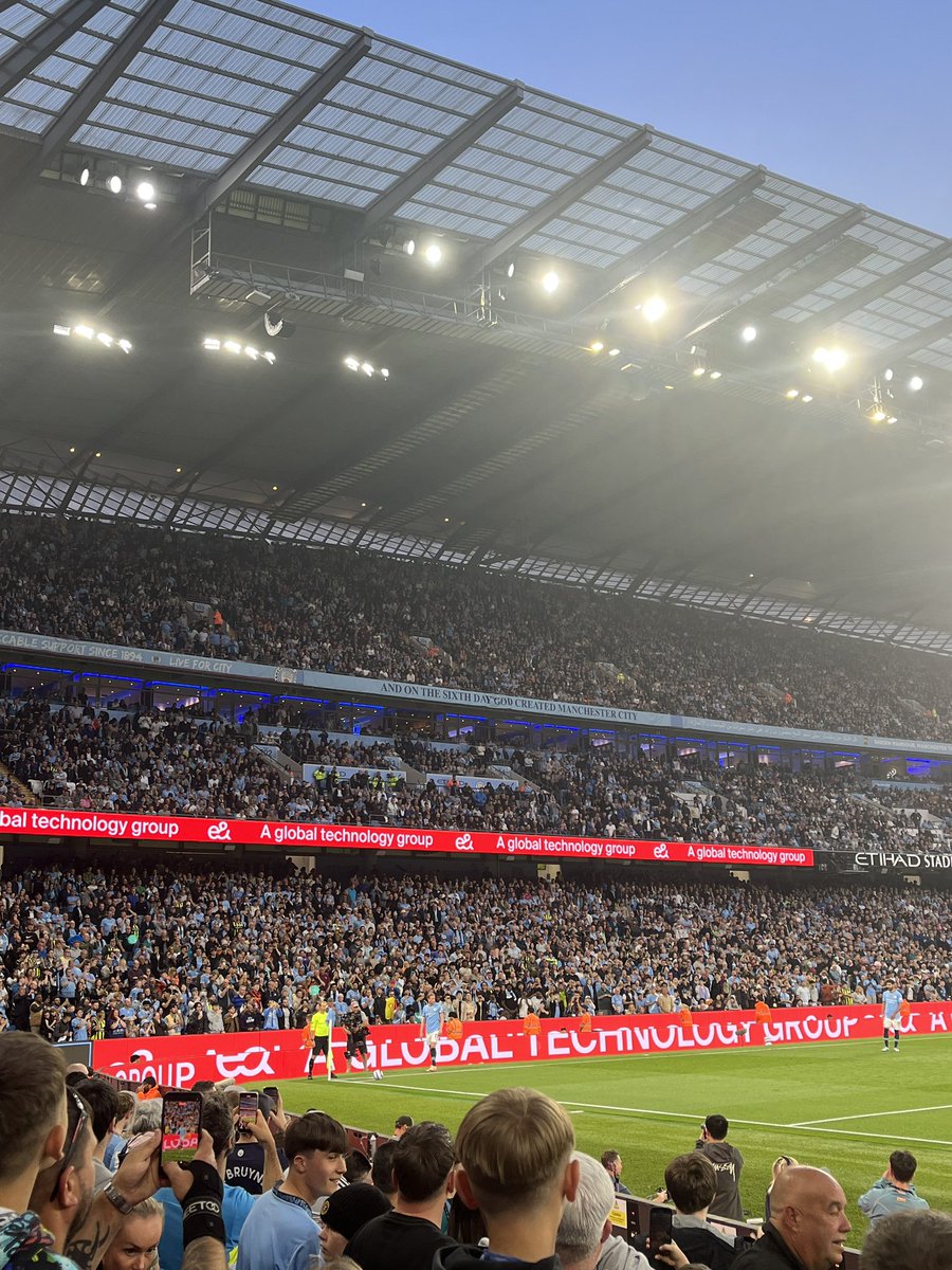 🇬🇪 Meeting one City Legend
🐐 Saying goodbye to the greatest 
✅ The first City win I’ve seen this season at the 6th time of asking 

All in one night. I’ve had worse.💙