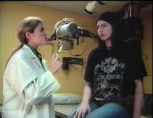 MGeeSpot's tweet image. #JW #weirdwednesday #horror
RED LIPS (1995) SOV
Sorry, remind me again, which are the ones that sink ships?
Caroline is making some extra money GIVING blood but one doctor injects her with a serum and now she is TAKING blood.
Starring my favorite lesbian vampire, Ghetty Chasun.