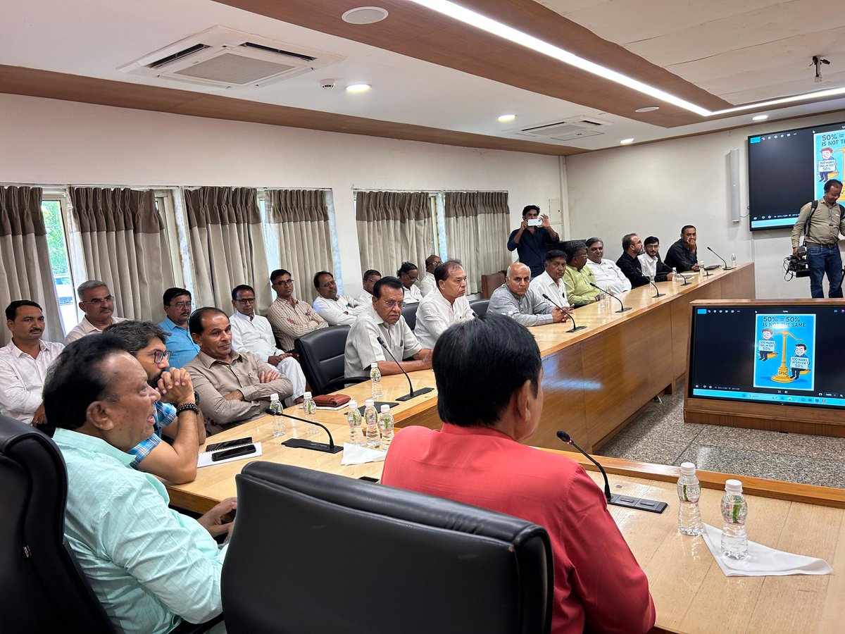 GPSC ની પરીક્ષા સહિત તમામ સરકારી પરીક્ષાઓ તથા સરકારી યોજનાઓ માં ઓબીસી, દલિત, આદિવાસી સમાજના લોકો ને થતા અન્યાય વિરુદ્ધ પડીતો ને ન્યાય અપાવવા આજે અમદાવાદ સર્કિટ હાઉસ ખાતે તમામ સમાજ ના આગેવાનો ભેગા થઈ સાથે મળી ચર્ચા કરી.

સૌ લોકો એ આવનારા દિવસોમાં તમામ પીડિતો, શોષિતો અને વંચિતો નો