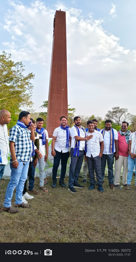 आज दिनांक 21/5/2025 को भीमआर्मी छत्तीसगढ़ जिला सारंगढ़ बिलाईगढ़ का समीक्षा बैठक संपन्न हुआ भीमआर्मी छ.ग. के वरिष्ठ प्रदेश उपाध्यक्ष आदरणीय दिनेश आजाद जी संगठन विस्तार हेतु जिला कमेटी ब्लॉक कमेटी तहसील कमेटी के कार्यकर्ताओं से विशेष चर्चा किया! <a href="/BhimArmyChief/">Chandra Shekhar Aazad</a> <a href="/VinayRatanSingh/">Vinay Ratan Singh</a>