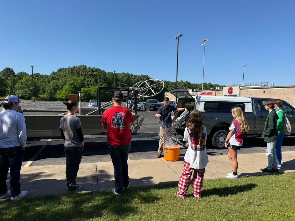 A big thanks to Sport Fish Ecologist Tyler Ham from the Missouri Department of Conservation for talking to our students. He talked about his job responsibilities and other job opportunities with the MDC. The students loved it! <a href="/MDC_online/">MO Conservation</a> <a href="/ReedsSpringHS/">RSHS Wolves 🐺</a>