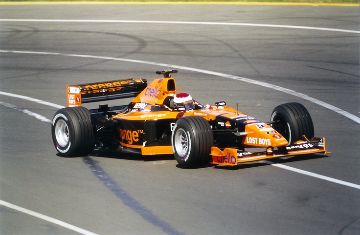 Formula1Fangio's tweet image. Aunque es una livery en homenaje a los #McLaren previo a los años 70 donde también predominaba el naranja...

¿No les hace acordar al #Arrows cuando se asoció con #Orange en los 2000, como el de Jos #Verstappen?