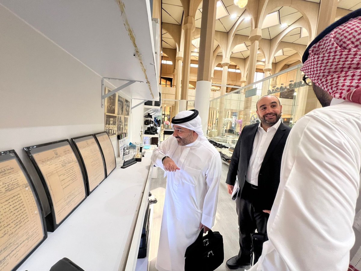 KSUMASSCOMM's tweet image. تشرف #قسم_الإعلام باستضافة فريق @EdelmanPR  الشركة العريقة في مجال #العلاقات_العامة و #الاتصال_الاستراتيجي في زيارة تضمنت جولة لوحدات ومتحف القسم، نوقشت خلالها سبل تعزيز التعاون بين القطاع الأكاديمي والمهني.نقدّر هذه اللقاءات التي تدعم تبادل الخبرات وتفتح آفاقًا للتطوير المشترك.