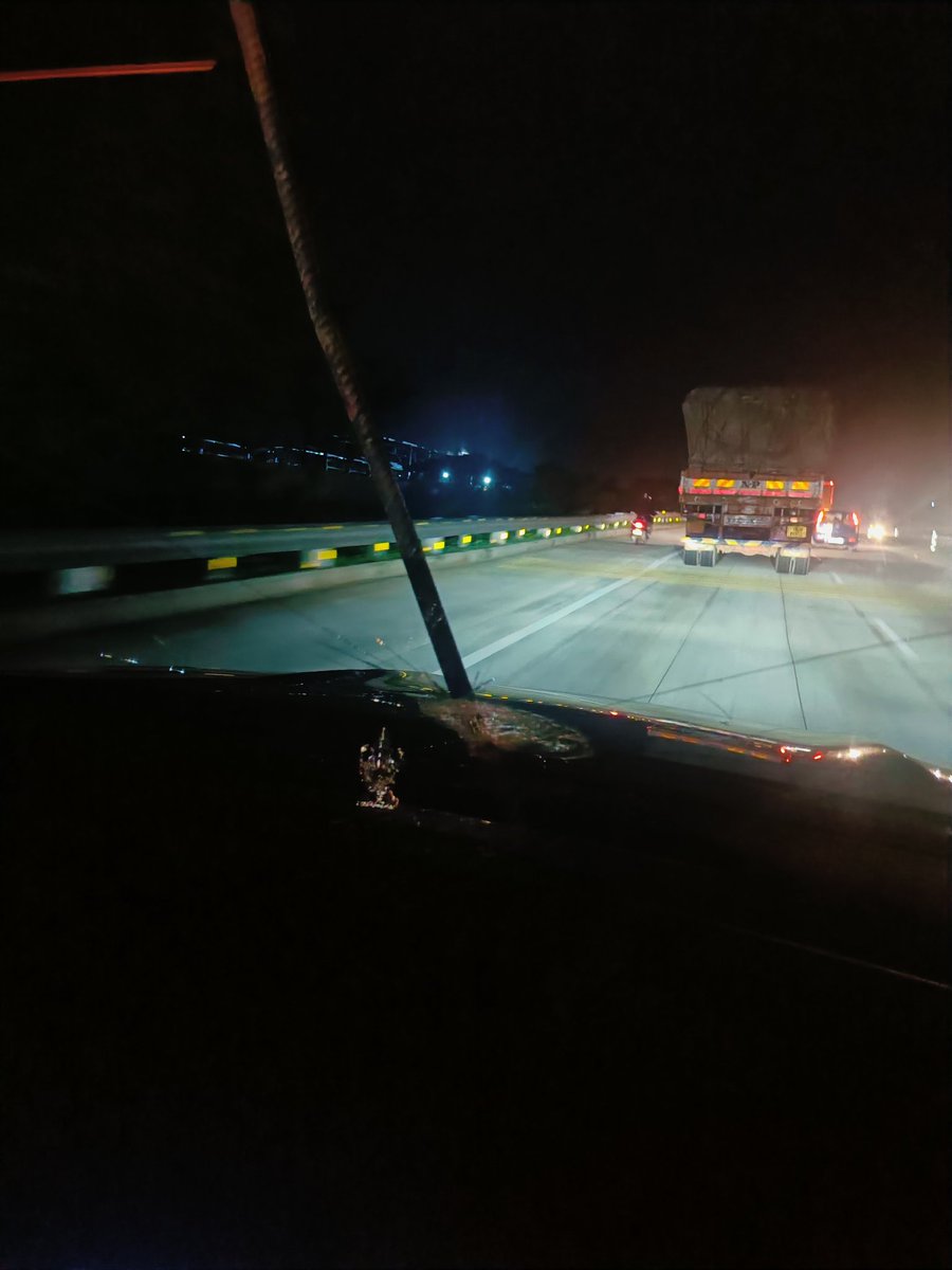 praz88's tweet photo. Someone threw an iron rod through the windshield of my car on #niceroad near Bannerghatta road. It was from the top of the first flyover after entering @iamashokkheny. The folks at the PES toll said these things keep happening. Nothing new. Only respite is it didn't go through me https://t.co/mNFNqtKFr3