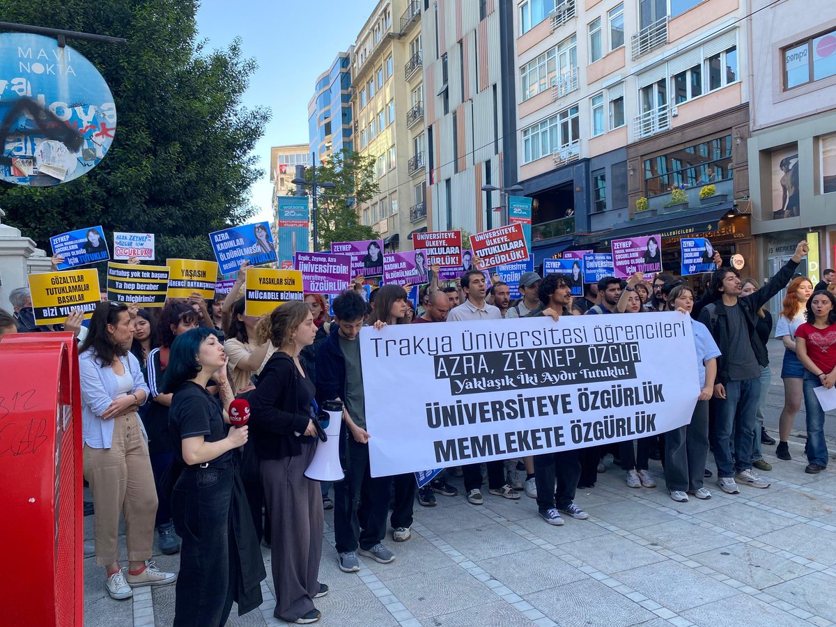 Beyazıt’ta başlayan direnişimizi ülkenin dört bir yanında büyüten tüm arkadaşlarımıza selam olsun!

58 gündür Edirne'de tutuklu bulunan üç sıra arkadaşımız serbest bırakılsın!

Kurtuluş Yok Tek Başına, Ya Hep Beraber Ya Hiçbirimiz!