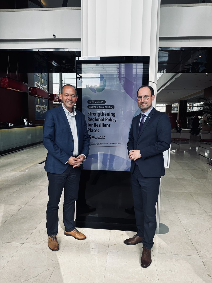 Regional development and the impact of geopolitical shifts in Central Europe were key topics during Minister Kulhánek’s meeting with Ambassador Dančák in Warsaw. The discussion took place alongside the OECD Ministerial Meeting focused on strengthening regional cooperation.