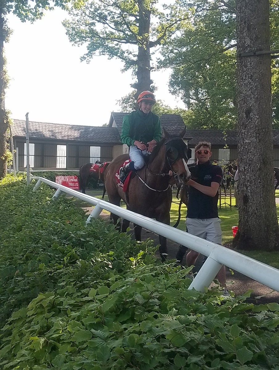 PRINCE OF EYERIES lands the opener here <a href="/GowranPark1/">Gowran Park</a> 
<a href="/lukemcateer123/">lukemcateer</a> for 
James Barrett 
#Gowran 
#Kilkenny