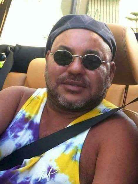 الفرق بين زمن العزة والكرامة والشموخ 
وبين زمن الرخص والتفاهة والذلة 
قارنوا  بين أمير المؤمنين الفاروق عمر 
وبين أمير المؤمنين في هذا الزمان 
لتعرفوا إلى أين وصلنا