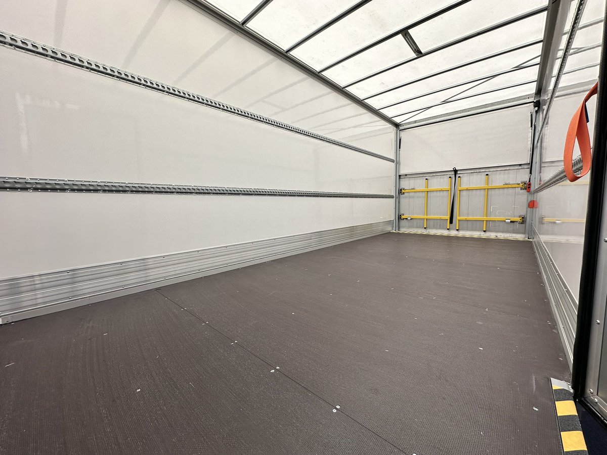 This new bespoke 7.5 Ton box van with a cantilever tail lift and side door is all ready to go out to work hard.For further details on this vehicle or the exact vehicle your business requires please get in touch and we will do our best to be of service on a long term basis. 🤝