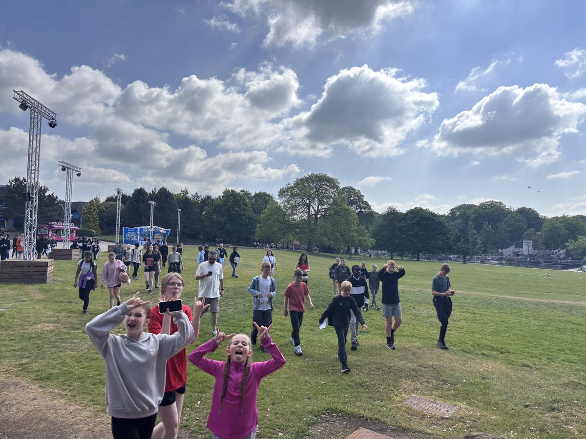 Alton Towers 2025 🙌🏻 pupils have been an absolute credit as always!! Amazing day .. even if there was a slight downpour 👀⛈️ #cantrainonourparade