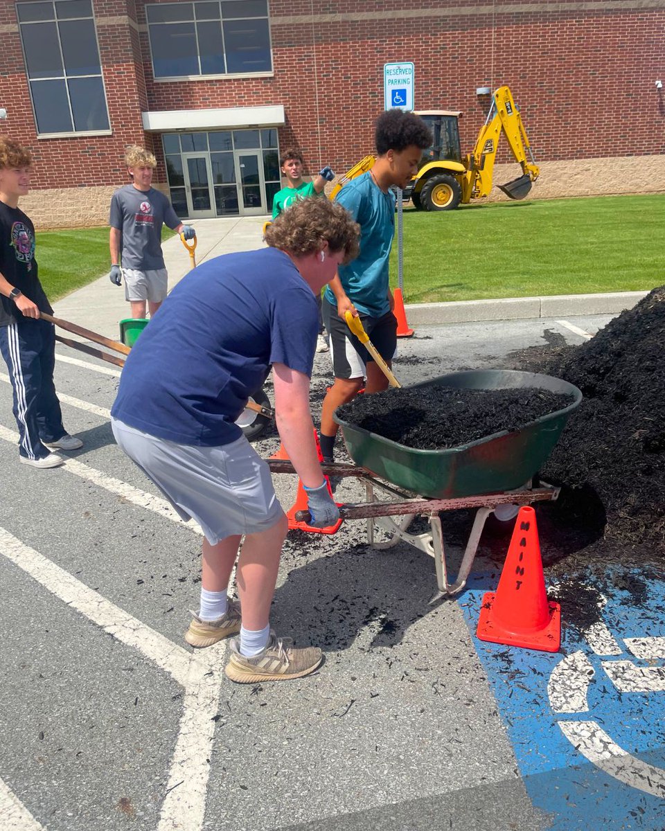 DonegalHS's tweet image. Yesterday, Outdoor Education helped the school with mulching! #hardwork #outdoors #everynameeveryneedonetribe #DHS