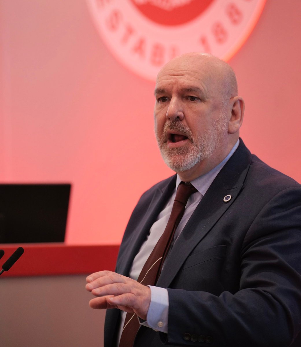 Solidarity to the @Unitetheunion Birmingham Bin Strikers

ASLEF members at our conference have agreed to donate towards the campaign and send their full support all the workers standing up for their rights ✊ 

@unitewestmids