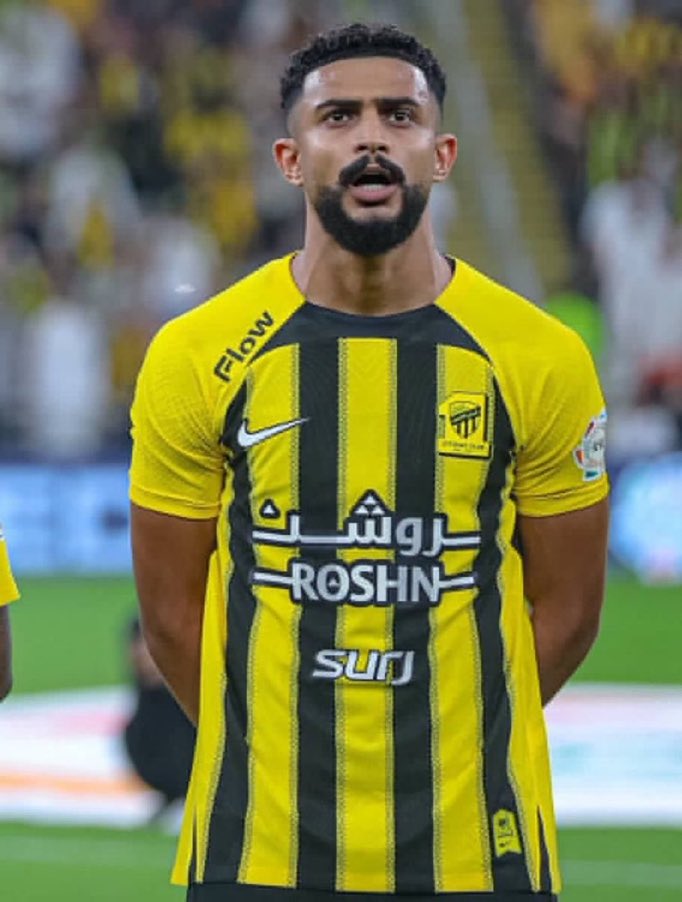 عجزت افهم الاتحادي الي يبغاه يستمر والله انه كارثي . 
لاإستلم زي الناس ولا تسليم حتى كارثي في التغطيه في كثير من الهجمات وينبرش لك في لقطة ميتة م تسبب في اي خطورة ويعطيك الانبراشه والقرينتا وهاتك مدح بالنسبة لي م ابغاه يستمر ابعدو العاطفة عنكم ياجمهور الاتحاد .