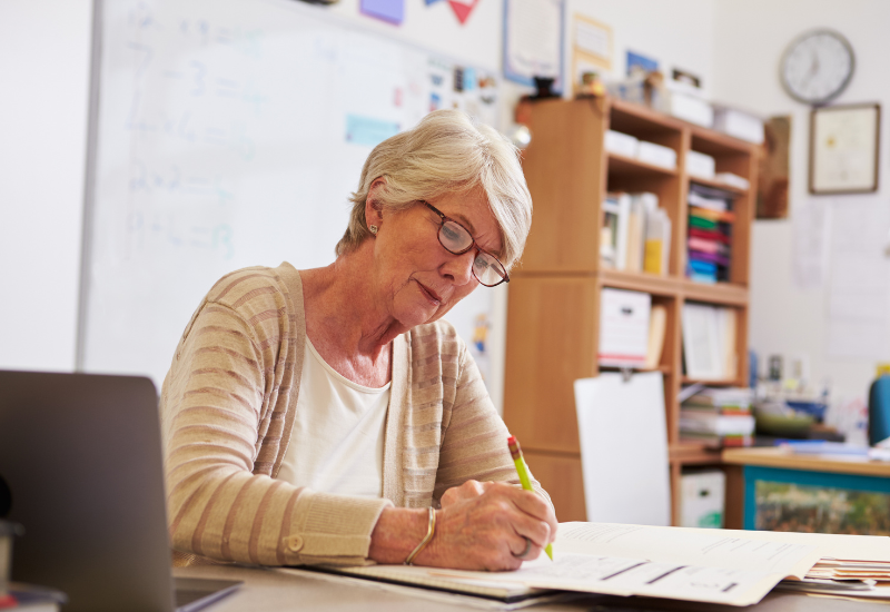 ⏳ Don't forget! SEA/LEA leaders: We are seeking your input on how your agency allocates and uses ESSA #TitleIIA funds to enhance #technologyintegration and #professionallearning! 

📝 bit.ly/TitleIIASurvey
📅 Deadline: Fri, 5/23

 #K12  #EdTech