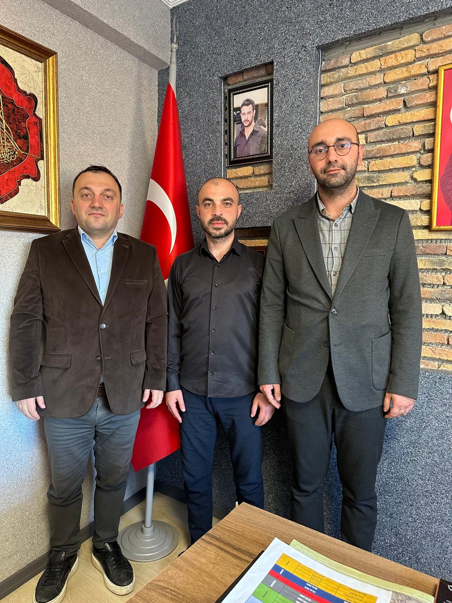 Trabzon Üniversitesi Siyasal Bilgiler Fakültesi Dekanı Prof. Dr. Nihat Yılmaz ve Gümüşhane Üniversitesi Siyaset Bilimi Bölümü Dr. Öğr. Üyesi Hasan Bozkurt Çelik'e ziyaretlerinden ötürü teşekkür eder, çalışmalarında başarılar dilerim.