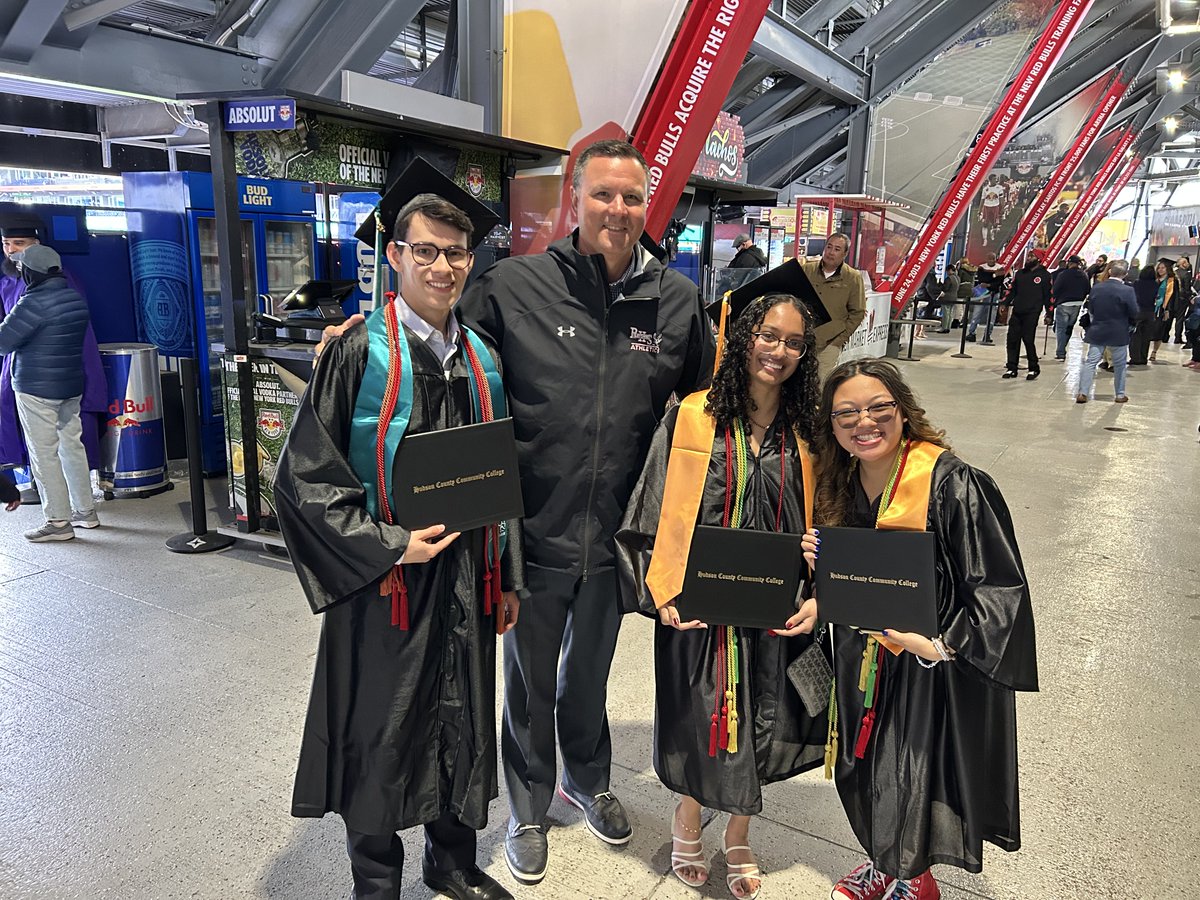 Can't contain our pride today as we celebrate the incredible achievements of the BHS Early College Program Class of '25! 🎓 These outstanding BHS seniors earned their Associate's Degrees from HCCC. What a momentous day! Your hard work and dedication will continue to pay off. 🐝