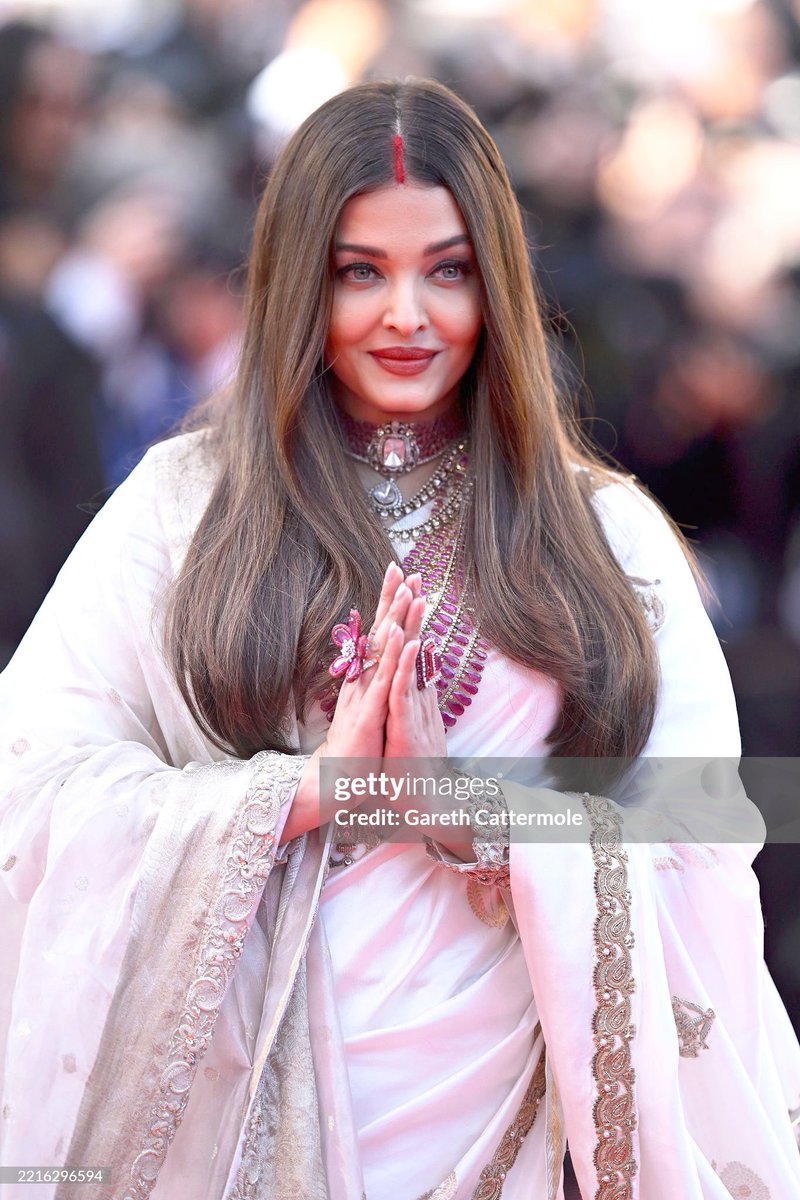 4everAishwarya's tweet photo. #AishwaryaRaiBachchan #aishwaryaatcannes Aishwarya Rai at cannes 2025 https://t.co/dkfIkyU3m1