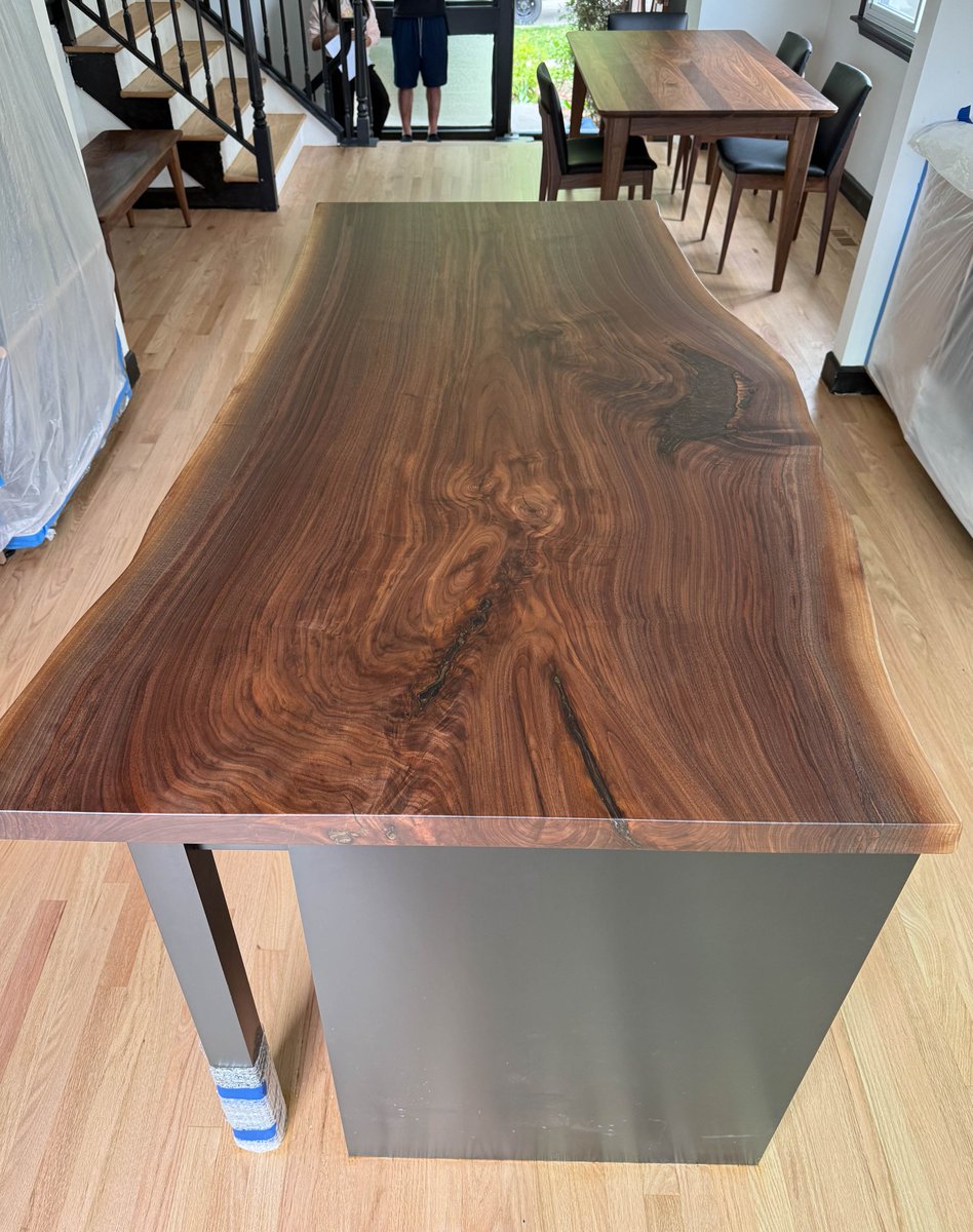 HandmadeTables's tweet image. Their kitchen remodel is wrapping so we got them their custom pieces - a live edge island top and table set it is!

🔗bit.ly/LiveEdgeTables

#tableset #liveedge #liveedgeisland #kitchendesign #eatindesign