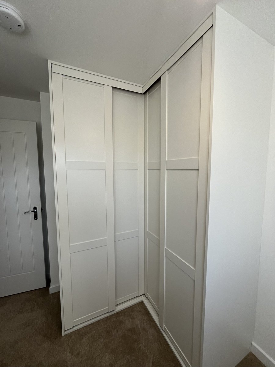 lussobedrooms1's tweet photo. Corner wardrobe with white shaker doors that we have fitted for our customer 😍😍😍 lussobedrooms@outlook.com 07766410805 or 07768595755 https://t.co/zRQLW4SXUw #Glasgow #Ellingwood #Wallacefields #Broomhouse #Newtonfarm #Maidenhill #Jacktonhall #Landsdale #Amblecourt #Lusso https://t.co/keofxdCHJj