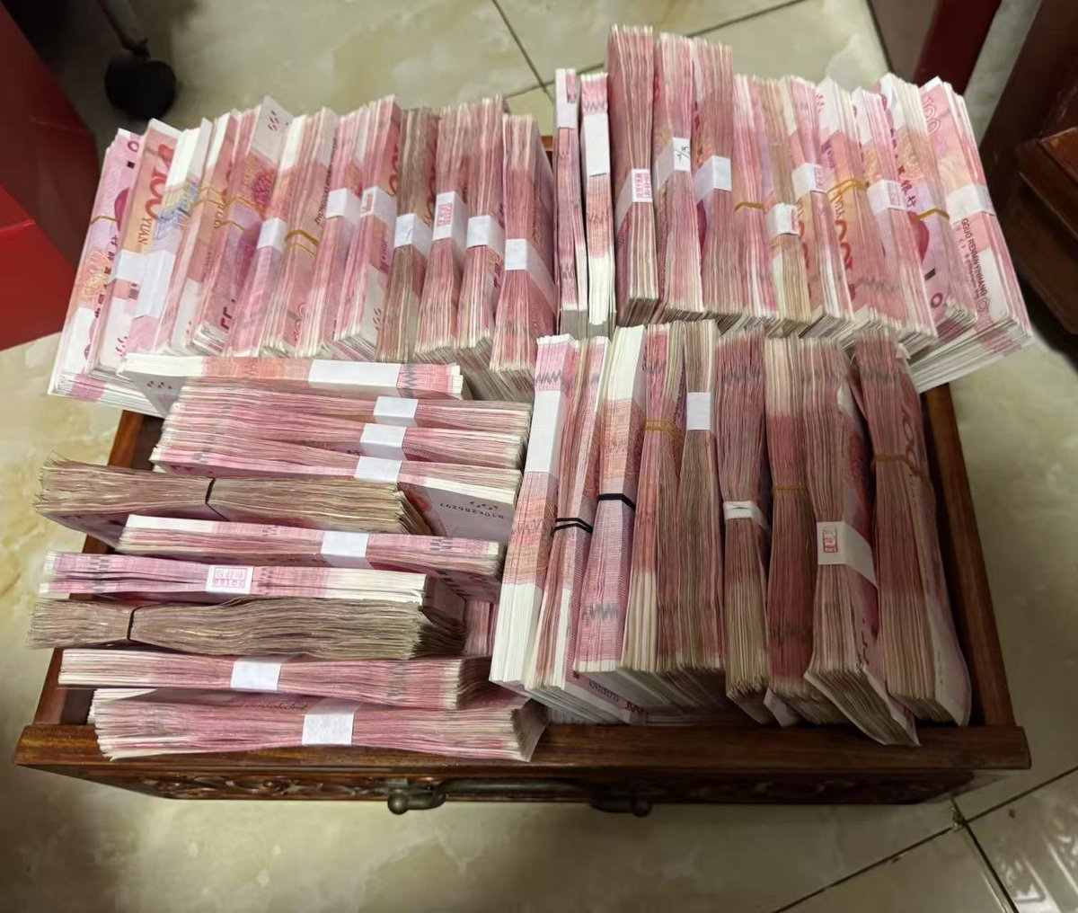 钱都流向了不缺钱的人，爱都流向了不缺爱的人