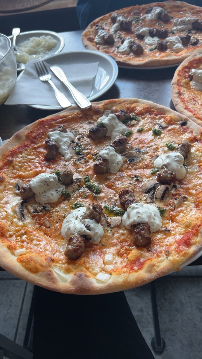Ćevapi ili pizza? Da 🥴