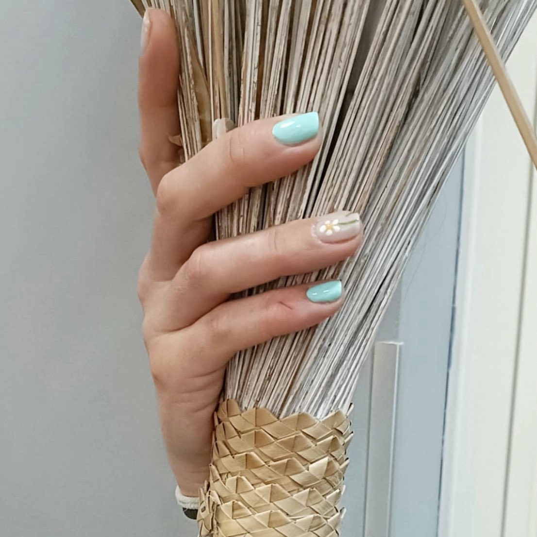 YourNailsM's tweet photo. .

💅 Una nueva línea de esmaltes orgánicos ha llegado a tu salón de belleza @YourNailsM 

Tanto para manicuras  semipermanentes y gel, su calidad, su textura y sus colores te enamorará. 

¡Ya en @YourNailsM !

#yournails #majadahonda #salonbelleza #manicura https://t.co/vdsSVWYeF7