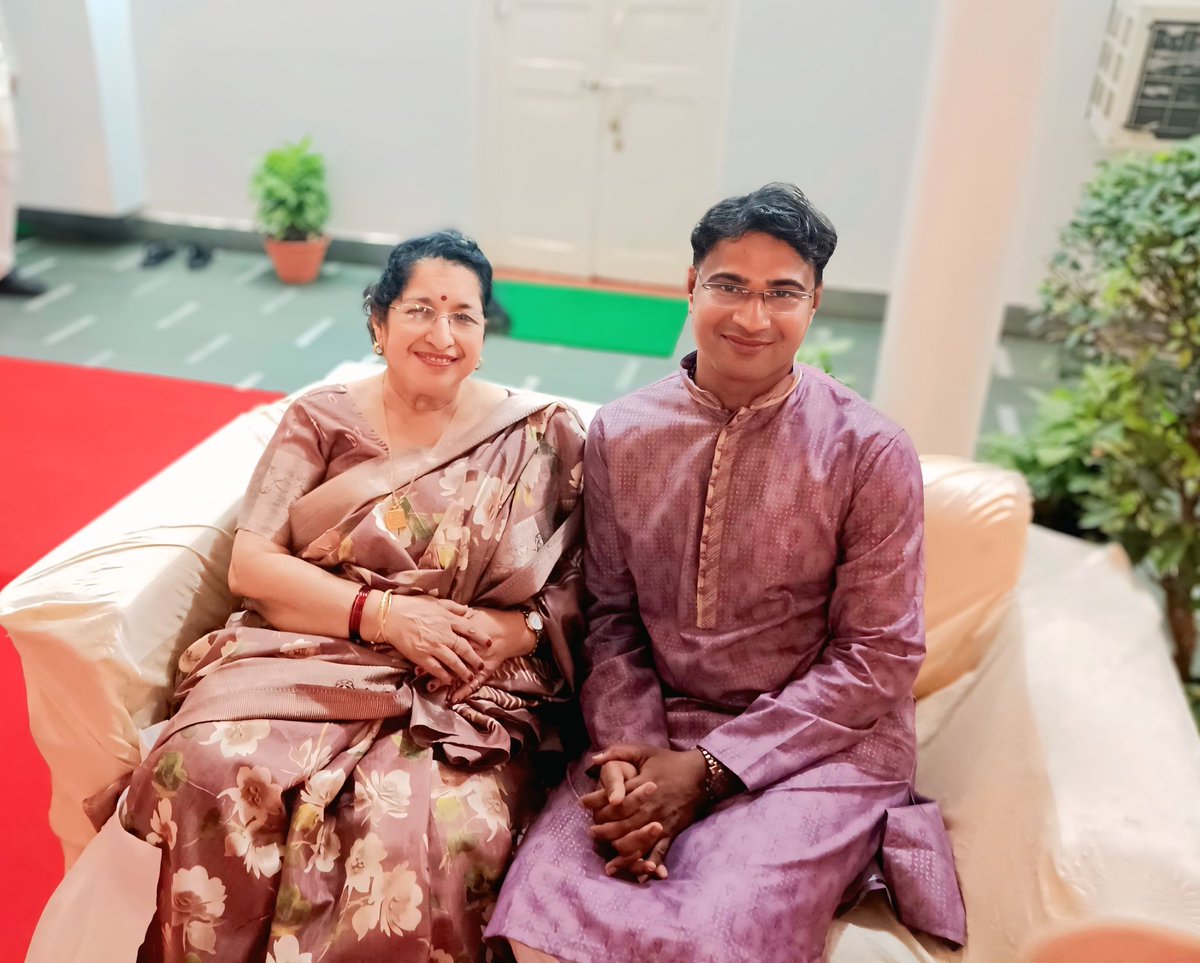 A pic with one of my favourite Vocalist
 Vidushi Kankana Banerjee Ji... I am a big fan of her voice since my childhood.