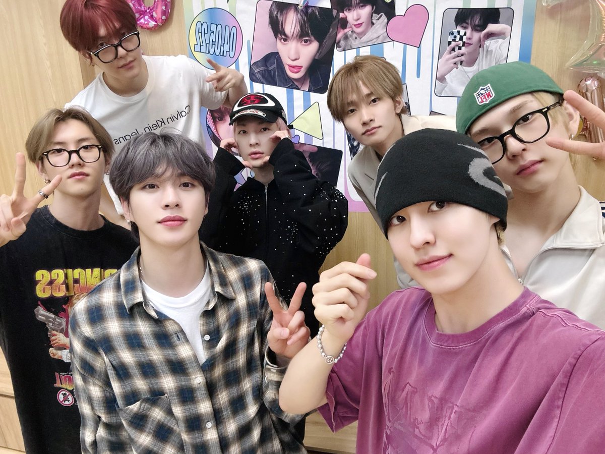 [🎁]
아민이의 생일을 함께 축하해 주는 제니스 덕분에 더 따뜻하게 기억될 오늘🫶 모두 기분 좋은 하루가 되기를 바라요💕

#EPEX #이펙스 #AMIN #아민
#천사아민이생일축하해
#onlyAMINuniverse