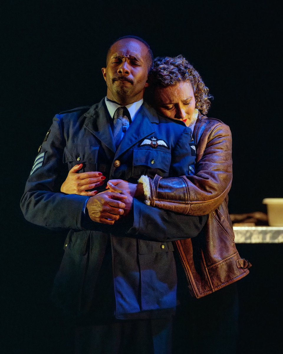 Behindthearras.com tweet media