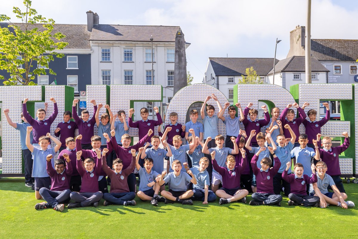 NITouristBoard's tweet photo. Thanks to everyone who joined us today at O'Connor Square in Tullamore, Co Offaly for the last stop on Tourism NI's Epic Journey to The 153rd Open. With the Claret Jug on display, there were plenty of smiling faces as the crowds took on the various golf challenges #NIMadeforGolf https://t.co/yebaCUJ174