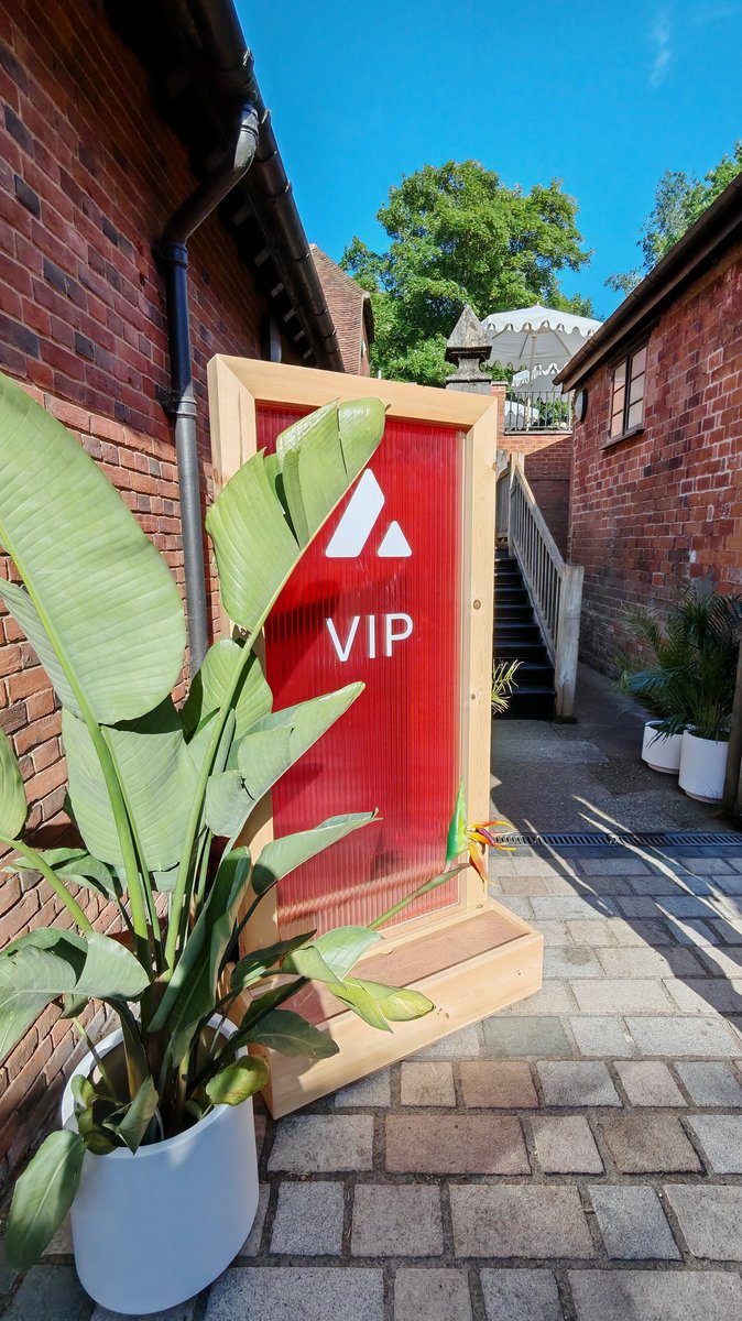 Gcrod_'s tweet image. No bias, day 2.

 Takeaways from the #Avaxsummit 🔺🔺

Most people are completely useless at social awareness 🤣

Gaming has never looked this good!!

Happy to meet old + new friends

Real people, real games &amp;amp; real products tend to win. REAL.

🐸 out.