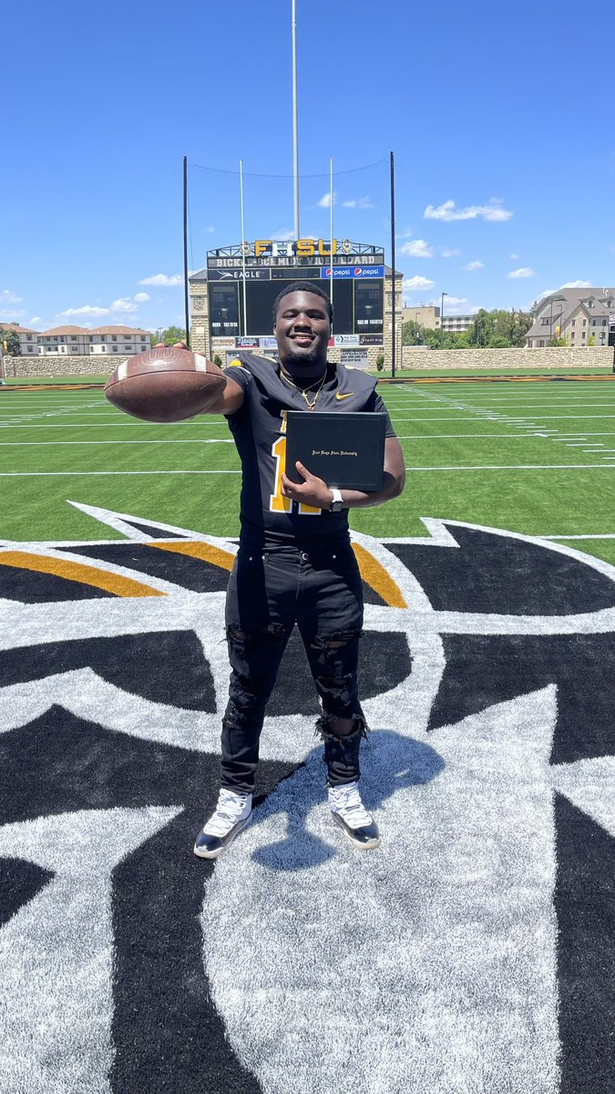 TDtravv's tweet image. Blessings on Blessings, ya boy degreed up🖤💛#cantstopwontstop