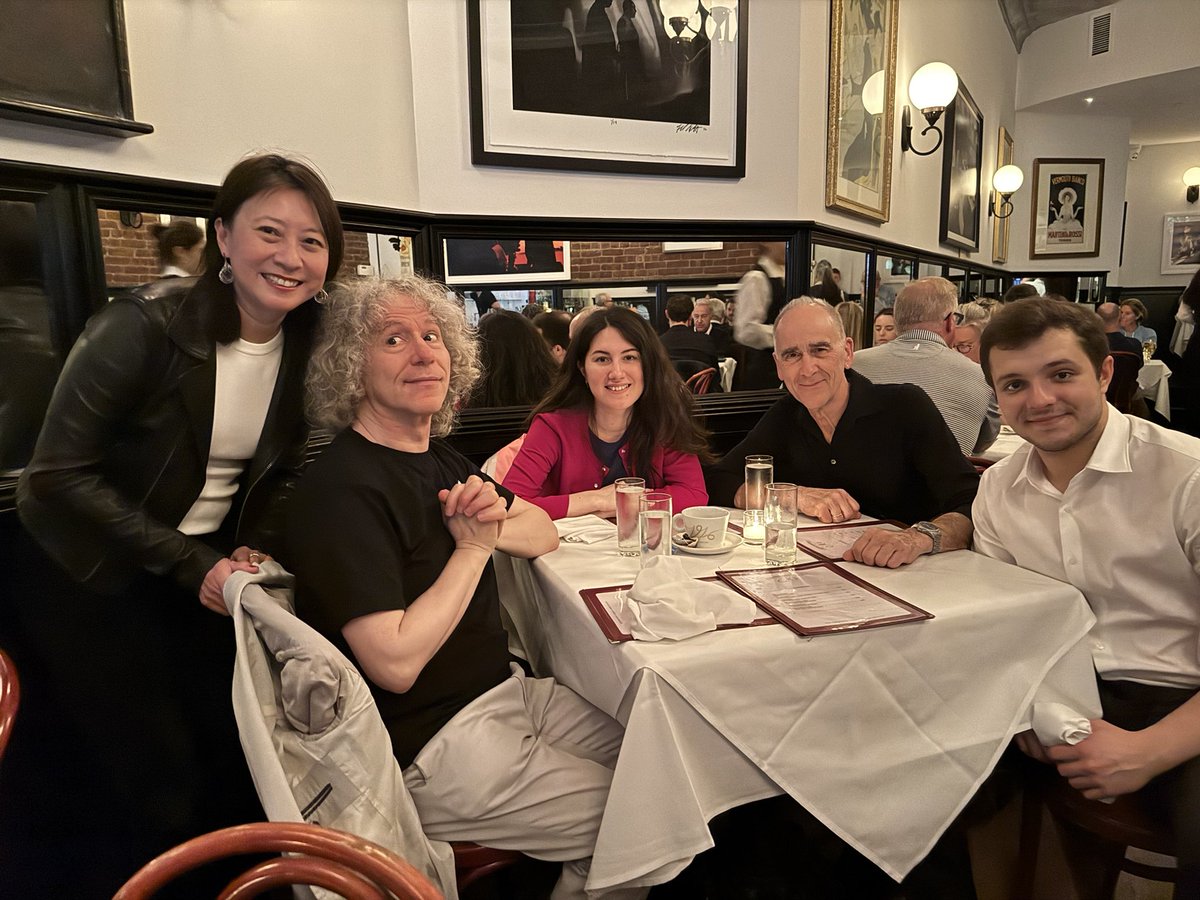 MannysBistroNY's tweet photo. We were thrilled to welcome cellist Steven Isserlis to the bistro when he was in #NYC recently to do the Schumann Cello Concerto with the @nyphil ! Wonderful seeing you,  @StevenIsserlis —thank you for the music &amp; come visit us again soon! 
#mannysbistro #stevenisserlis #NYC https://t.co/hcj1IFlsQe