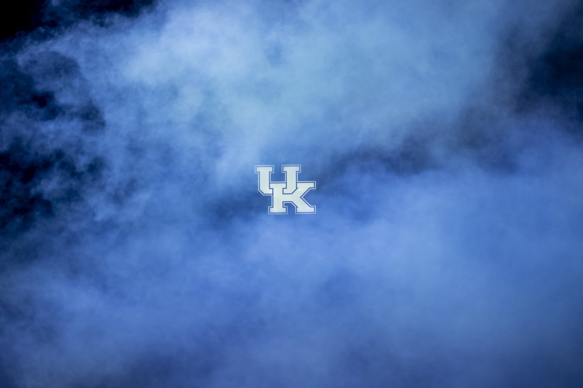 dreaming of lottttttts of blue smoke this fall 😶‍🌫️💙

#WeAreUK | #RingTheBell