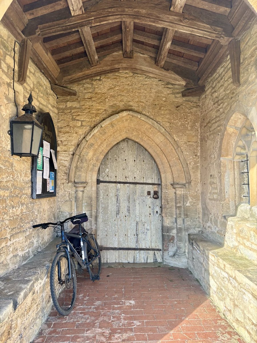 The lovely 14th century porch of St. Mary’s Church, Yielden, Bedfordshire 🥰
