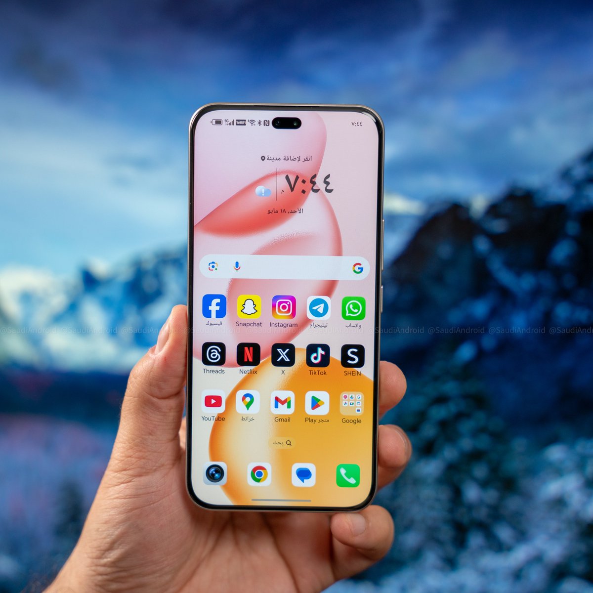 SaudiAndroid's tweet photo. 🧵سلسلة تغريدات " ثريد" أهم الاشياء اللي لازم تعرفها عن هاتف هونر الجديد HONOR 400 Pro.

هاتف اداءه ممتاز ويقدم الجودة و المتانة مع كاميرا 200MP وبطارية ضخمة وسعره معقول.

يعتبر أول هاتف يدعم نموذج الذكاء الاصطناعي Veo 2 من قوقل.😍

#HONOR400 https://t.co/qQMPnObrAC