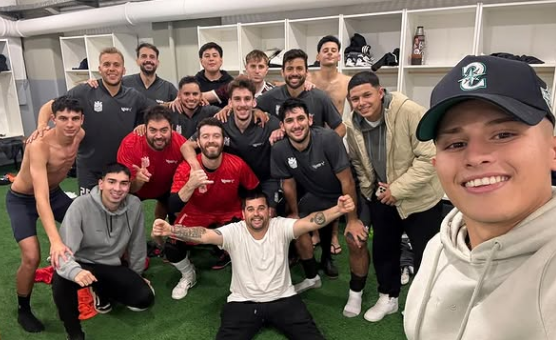 ElshowdelFS's tweet photo. TODO ESTÁ GUARDADO EN LA MEMORIA. Lo que dejó la fecha dentro y fuera de la cancha, en un solo lugar 💻⚽️👇 #After #SomosElFutbolSala #OtraCosa
https://t.co/6XOqIrYkoQ https://t.co/sEnn3Bt1uq