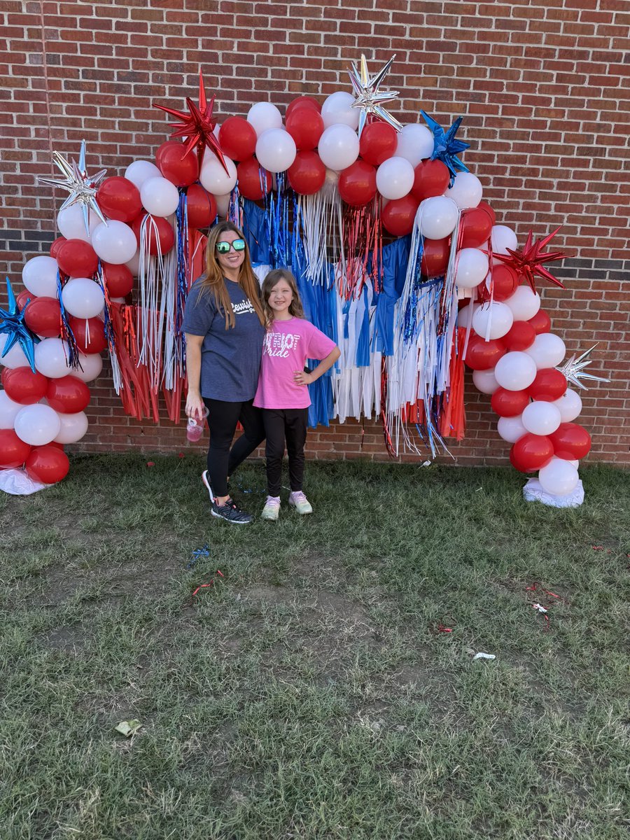 memphissippi901's tweet photo. Field Day at school was a blast! I'm so proud to see my child growing up and thriving as they enter third grade.
#fieldday #lewisburgelementaryschool #les #gopats https://t.co/nzjdz3ydWW