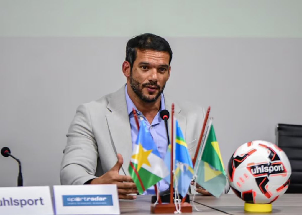 Planeta do Futebol 🌎 (@futebol_info) on Twitter photo Informação de <a href="/laurojardim/">Lauro Jardim</a> no <a href="/JornalOGlobo/">Jornal O Globo</a>: Botafogo decidiu apoiar Samir Xaud na presidência da CBF por causa de um "acordo com Brasília".
Thairo Arruda, CEO do Glorioso, explicou em uma videoconferência a mais de 30 dirigentes de clubes que o Botafogo havia feito um acordo Informação de <a href="/laurojardim/">Lauro Jardim</a> no <a href="/JornalOGlobo/">Jornal O Globo</a>: Botafogo decidiu apoiar Samir Xaud na presidência da CBF por causa de um "acordo com Brasília".
Thairo Arruda, CEO do Glorioso, explicou em uma videoconferência a mais de 30 dirigentes de clubes que o Botafogo havia feito um acordo